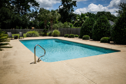 Piscine et terrasse